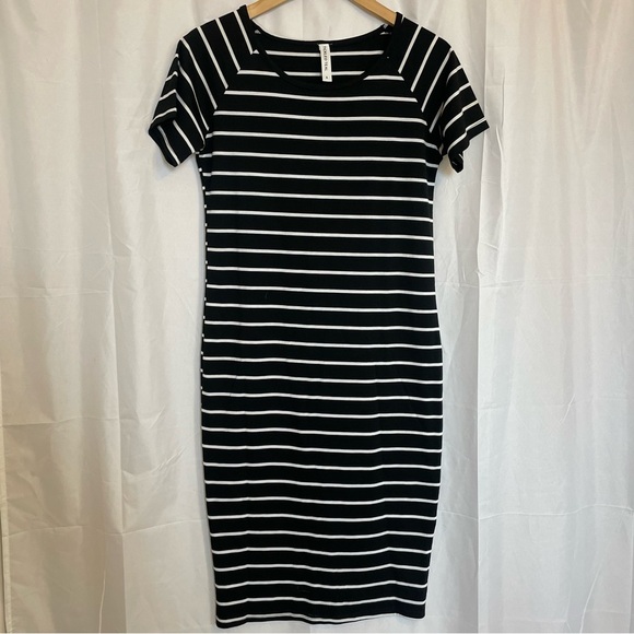Tickled teal Dresses & Skirts - TICKLED TEAL Women’s Black White Stripe Sheath Dress Short Sleeve Mini Size S